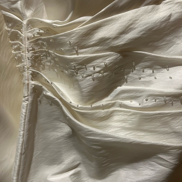 Private label strapless a-line ivory taffeta wedding gown - Picture 13 of 14